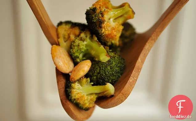 Gerösteter Brokkoli mit geräucherter Paprikavinaigrette und Marcona Al