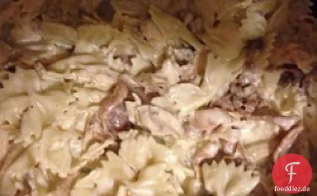 Hühnchen-Bowtie-Pasta mit Asiago-Sahnesauce