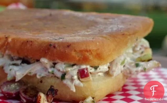 Waldorf Hühnersalat Panini