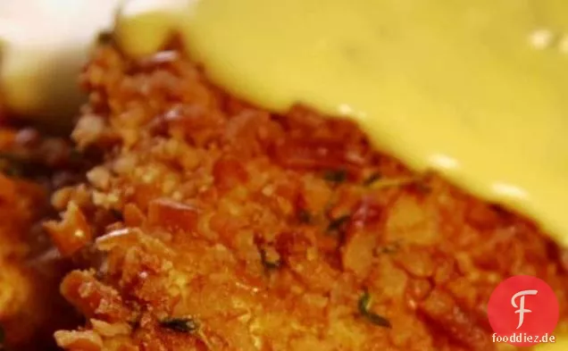Brezel-Crusted Huhn mit Cheddar-Käse-Sauce