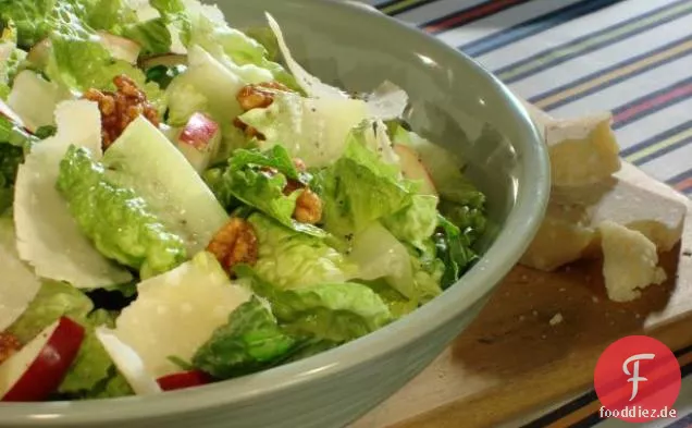 Parmesan und kandierter Walnusssalat