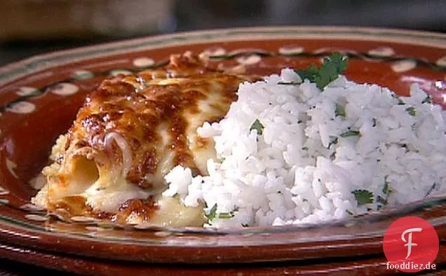 Hühner-Enchiladas mit grüner Sauce und Langkornreis