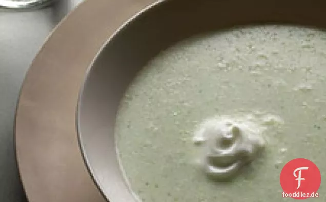 Brokkolisuppe mit Joghurt