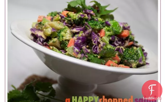 Gehackter Brokkolisalat Mit Tahini-Soja-Dressing