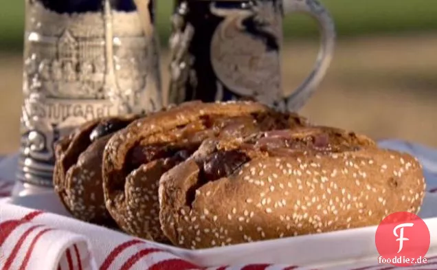 Wisconsin Rindfleisch und Cheddar Gören mit Bier geschmorte Zwiebeln