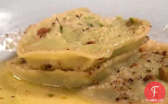 Brokkoli Rabe Ravioli mit Parmigiano und Pistazien 2