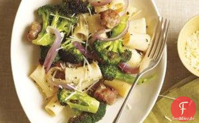 Rigatoni mit Bratwurst und Brokkoli
