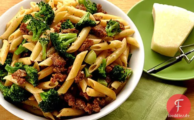 Pasta mit Brokkoli und italienischer Wurst