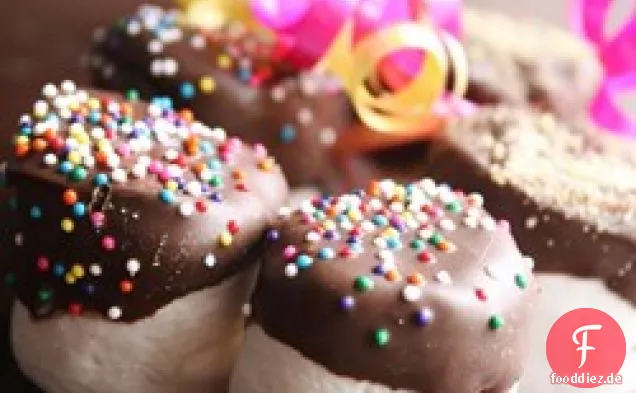 Mit Schokolade überzogene Marshmallows