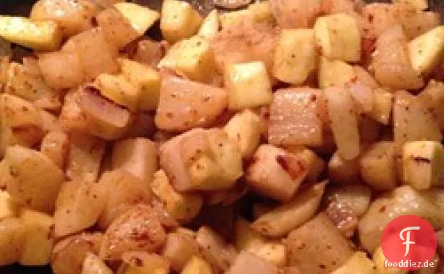 Gebratener gelber Kürbis mit Kartoffeln und Zwiebeln