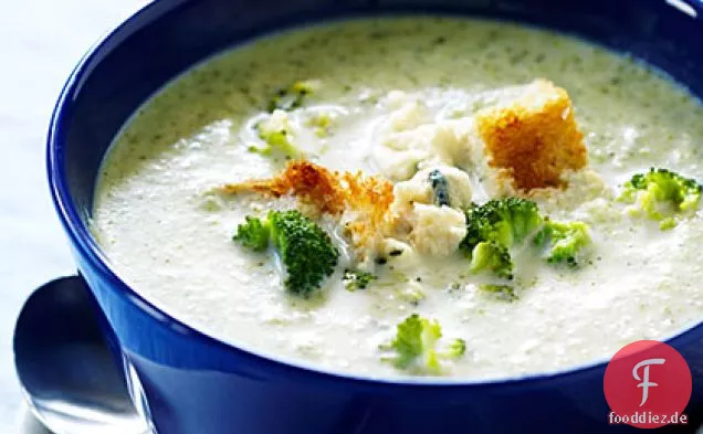 Brokkolisuppe mit Blauschimmelkäse