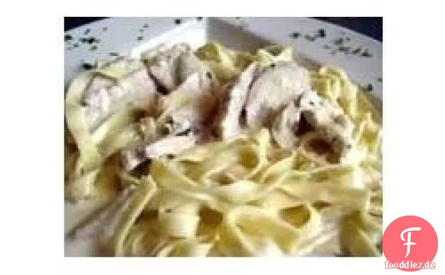 Hausgemachte Hühnchen Fettuccine
