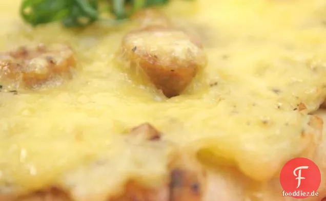 Knoblauch-Kartoffelpüree Pizza mit Rucola und Fenchel Salat
