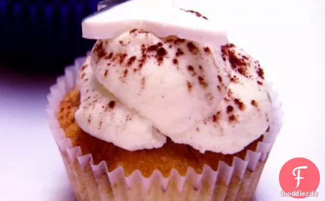 TearIMiss Sie: Vanille-Rum-Kuchen mit Kaffee-Rum-Sirup und Schlagsahne Marsala Mascarpone Zuckerguss getränkt