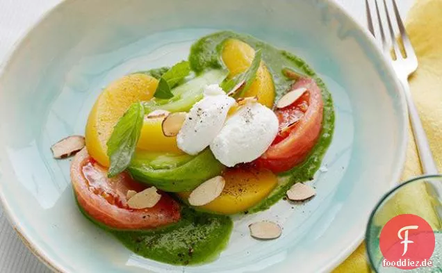 Tomaten-Pfirsichsalat mit Ricotta