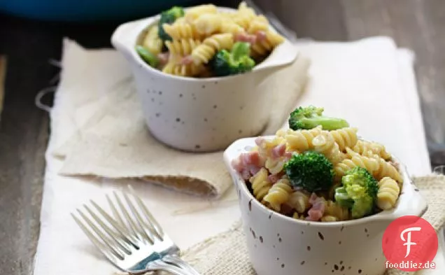 Cheesy Brokkoli und Schinken Rotini