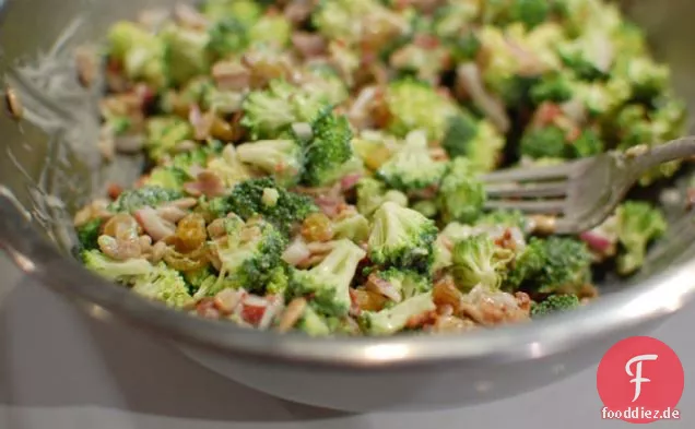 Pikanter Brokkoli-Salat