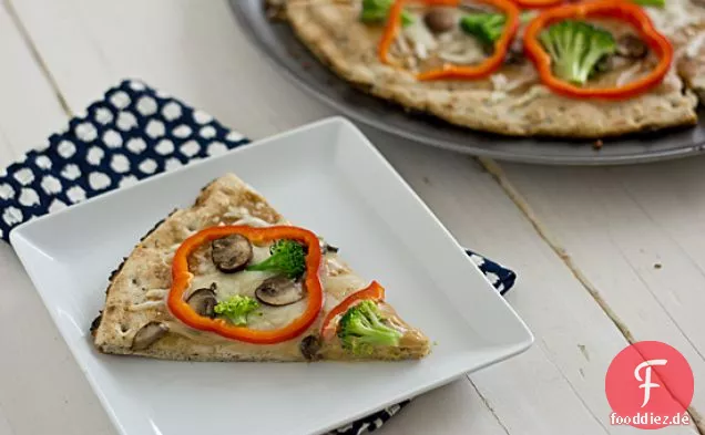 Thai Pizza mit Brokkoli, Pilzen & Paprika