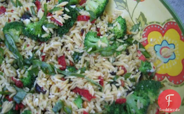 Orzo Mit Brokkoli, Feta Und Oliven