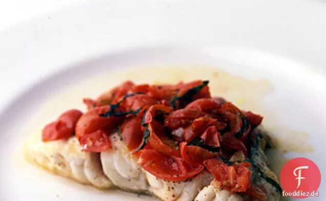 Zackenbarsch Mit Tomaten Und Basilikum