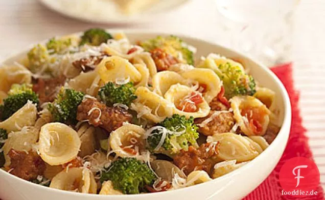 Orecchiette mit Brokkoli, Tomaten und Wurst