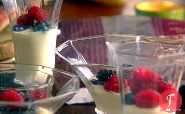 Panna Cotta mit Frischen Beeren