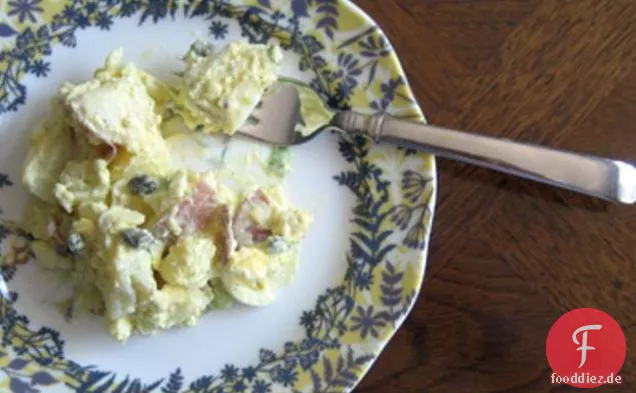 Leichter Kartoffelsalat mit Sauerrahm und Kapern