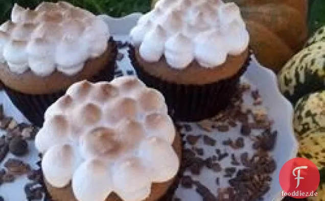 Süßkartoffel-Cupcakes mit geröstetem Marshmallow-Zuckerguss