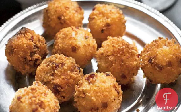 Reis-Schinkenkroketten mit Tomatensauce