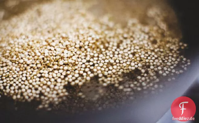Mediterrane Quinoa-Schüssel