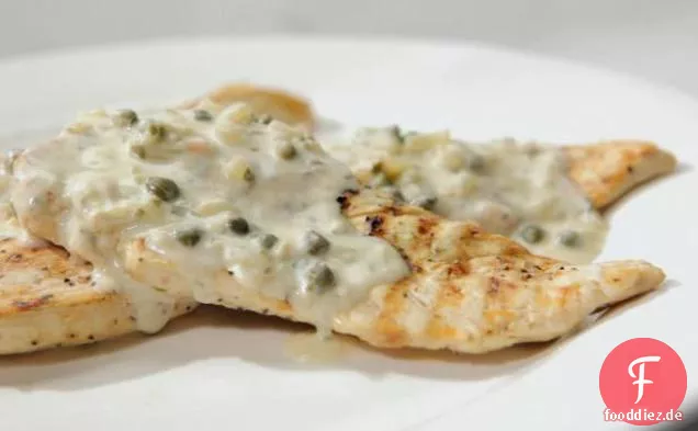Gegrilltes Hähnchen mit cremiger Kapernsauce