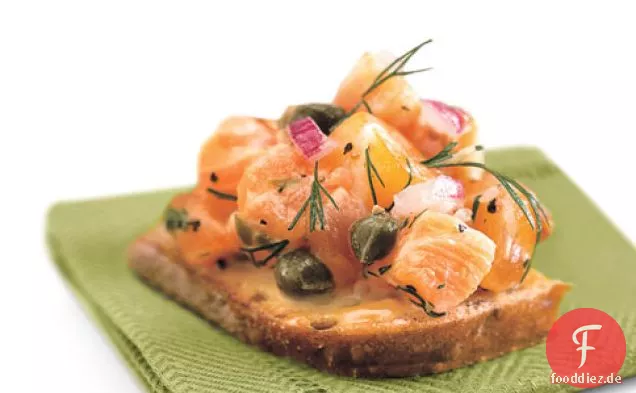 Dilled Lachs-Tatar Auf Vollkornbrot