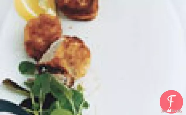 Knackige Schweinemedaillons mit cremiger Kapernsauce