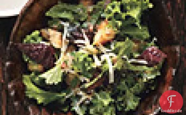 Rohe Senf Grüns Salat Mit Gruyère Und Croutons, Sardellen