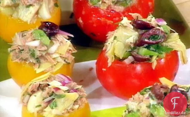 Ein gefülltes Picknick: Thunfisch und Artischocke gefüllte Tomaten, Paprika, Feta und Kichererbsen gefüllte Zucchini, Nuss und brauner Zucker gefüllt mit Äpfeln