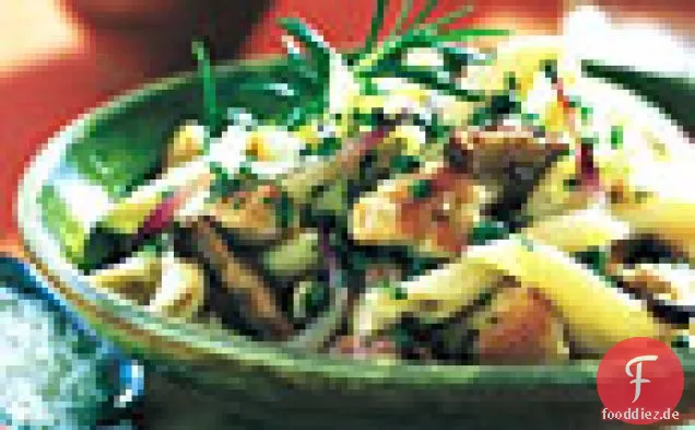 Penne mit Hühnchen, Shiitake-Pilzen und Kapern