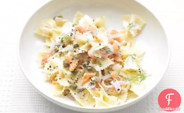 Farfalle Pasta mit Räucherlachs und Frischkäse