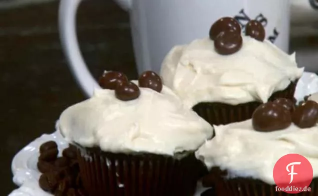 Schokoladen-Cupcakes mit Kaffeecreme-Füllung
