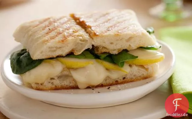 Taleggio und Birne Panini