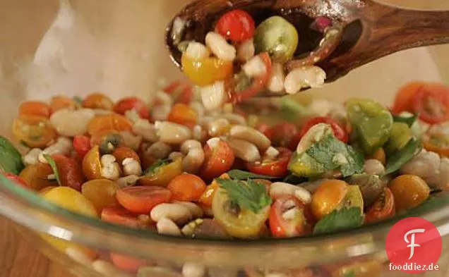 Tomaten- und weißer Bohnensalat