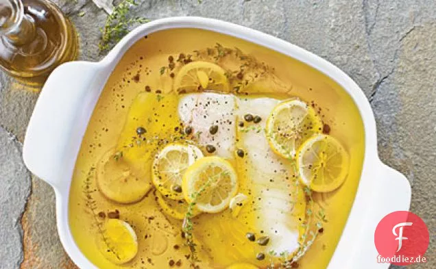 Olivenöl-pochierter Kabeljau mit Zitronen, Kapern und Thymian