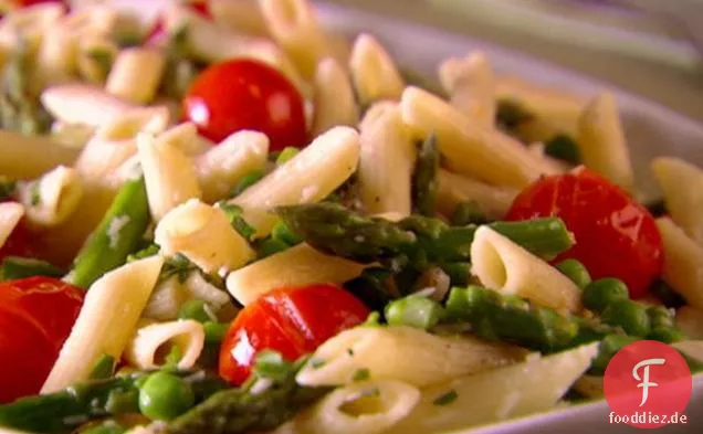 Penne mit Spargel und Kirschtomaten (Frühling)