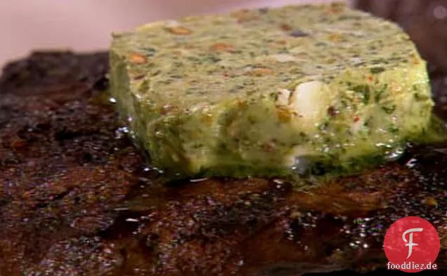 Gegrilltes Flat Iron Steak mit Pistazien-Pesto-Butter