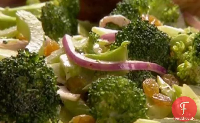 Brokkoli und Sellerie Krautsalat