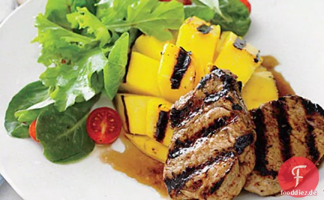 Gegrilltes Schweinefleisch mit Mango-Rum-Sauce