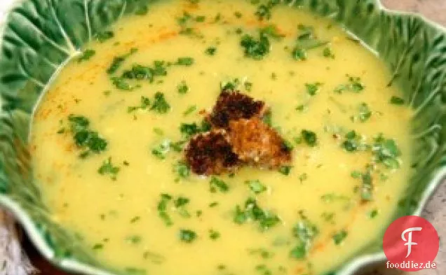Goldene Blumenkohlsuppe mit marokkanischen Gewürzen