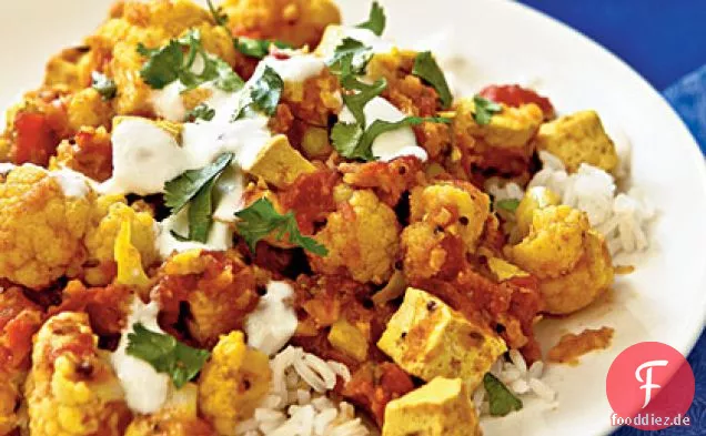 Tofu und Blumenkohl nach indischer Art mit Chutney