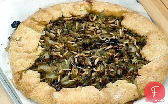 Birne Crostata mit Honig, Blauschimmelkäse und Mandeln