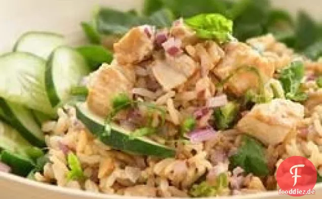 Thailändischer Salat mit Vollkornreis und Hühnchen