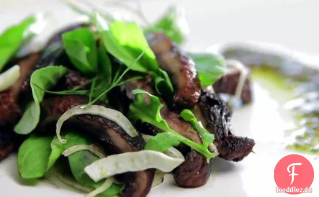 Gegrillter Portobello-Salat mit Haselnuss-Pesto